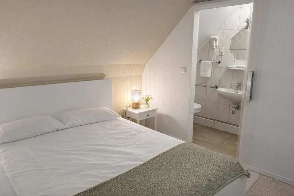 Hotelzimmer mit modernem Design